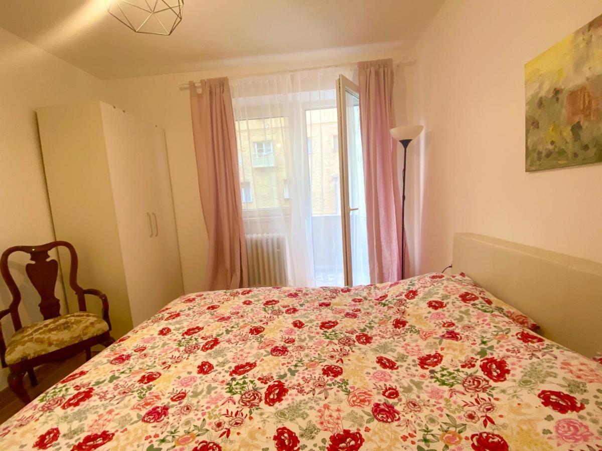 Uptown Girl Apartment Belgrade