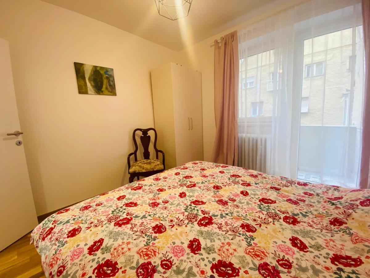 Apartment Uptown Girl