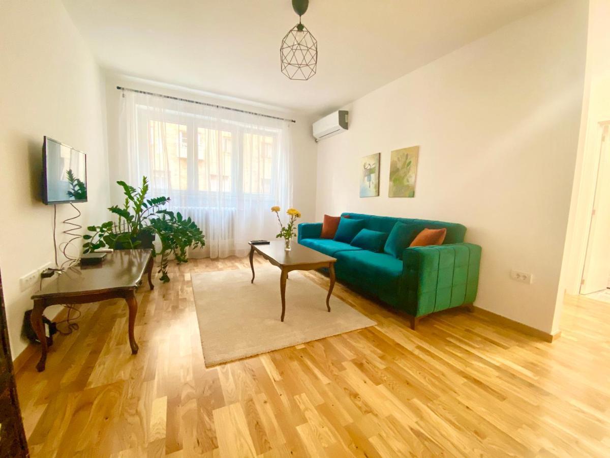 Uptown Girl Apartment Belgrade